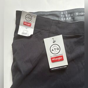 NWT Men’s Wrangler ATG Black Performance Utility Cargo Shorts